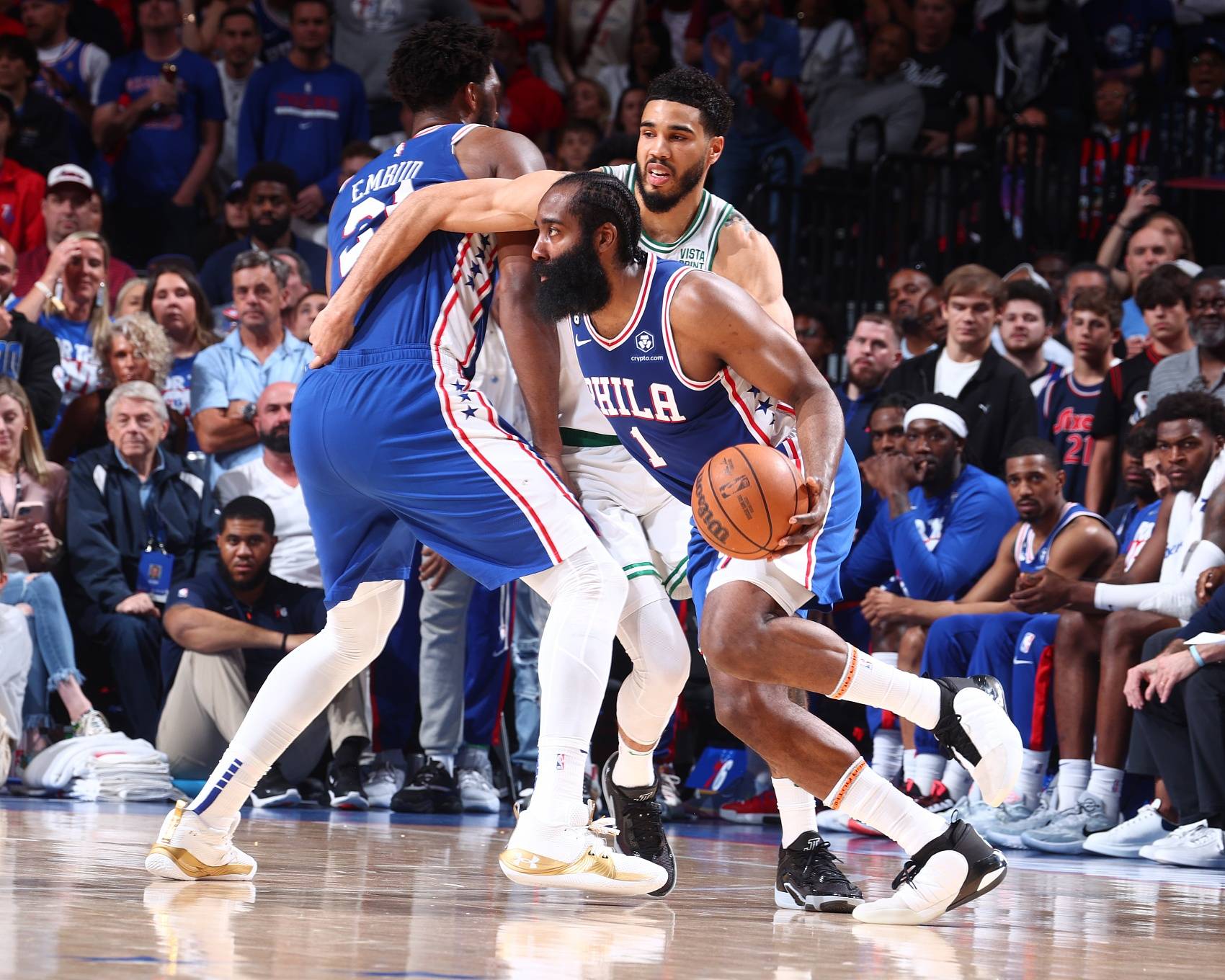 萨拉赫巅峰对决，哈登与60激战独行侠分钟，战术调整胜负难料！的简单介绍乐鱼体育官网入口