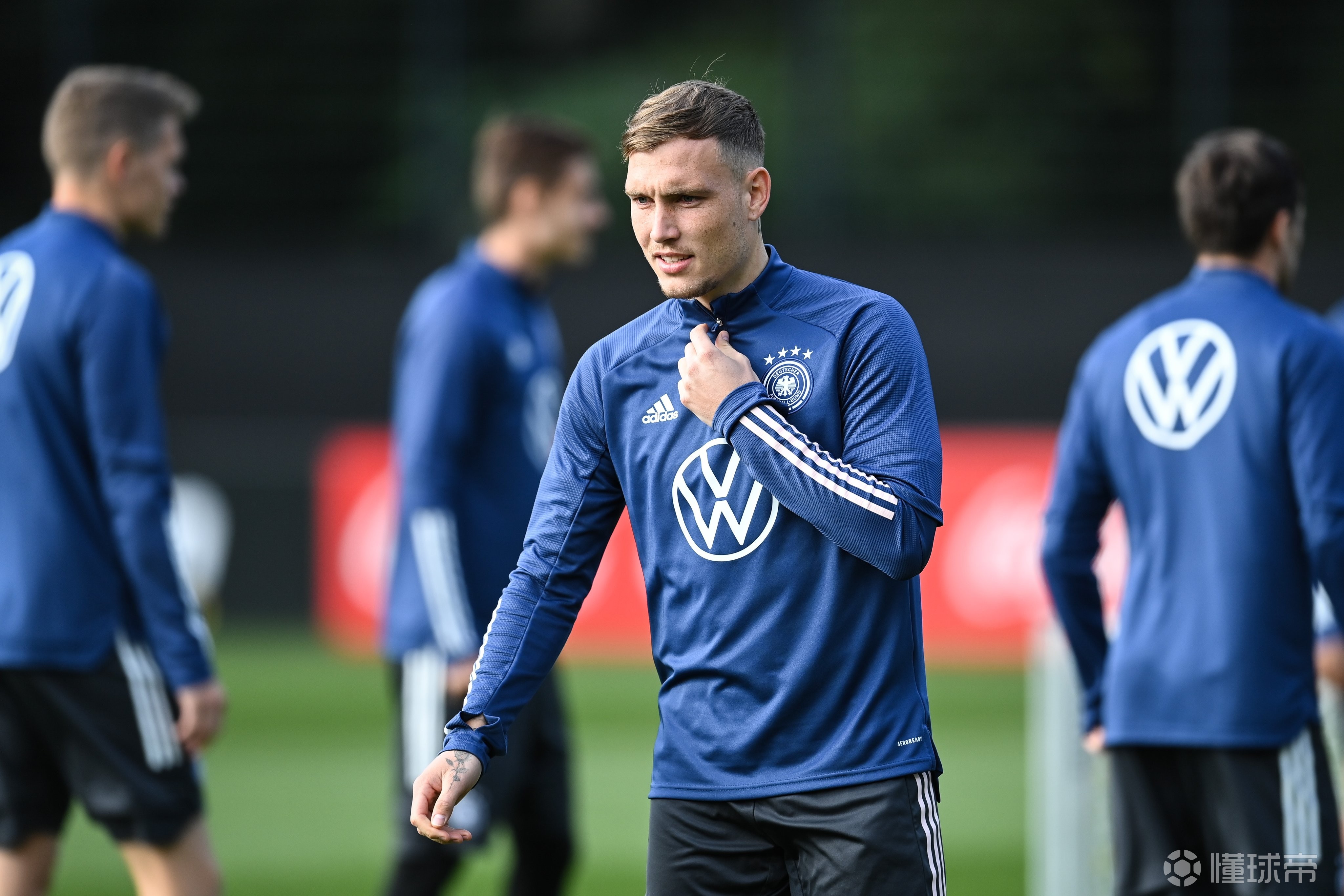 包含清晨莱比锡官宣签约：足总杯节点到来；悬念犹存；年轻球员得到机会的词条乐鱼体育官网入口